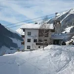 提斯奇特诺亚酒店 4*